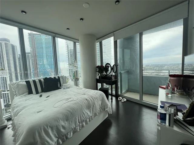 888 Biscayne Blvd # 2601, Miami FL 33132