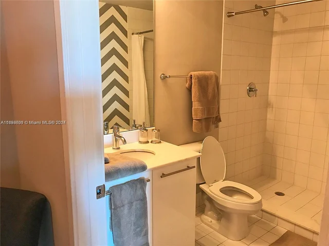 888 Biscayne Blvd # 709, Miami FL 33132