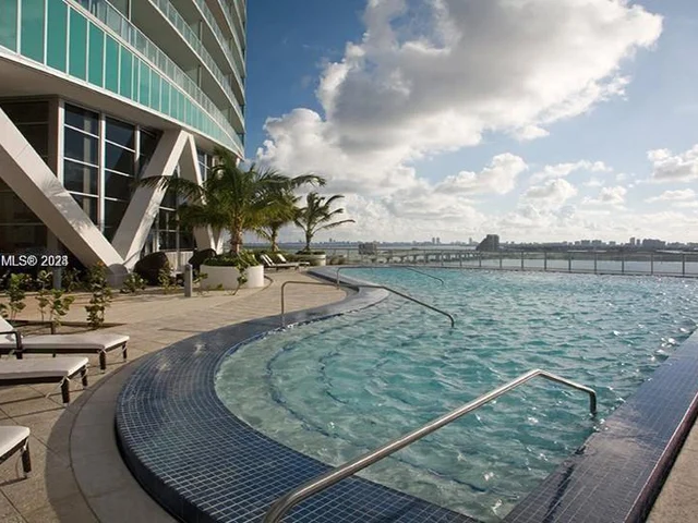 888 Biscayne Blvd # 709, Miami FL 33132