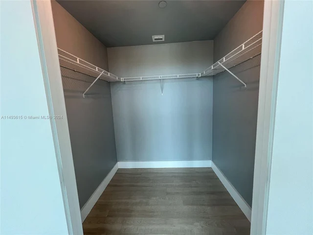 888 Biscayne Blvd # 1012, Miami FL 33132