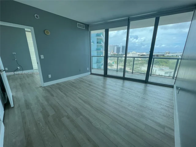 888 Biscayne Blvd # 1012, Miami FL 33132