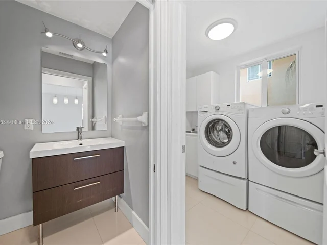 16050 SW 89th Ave Rd, Palmetto Bay FL 33157