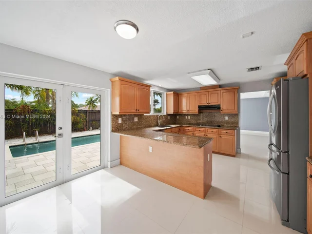 16050 SW 89th Ave Rd, Palmetto Bay FL 33157