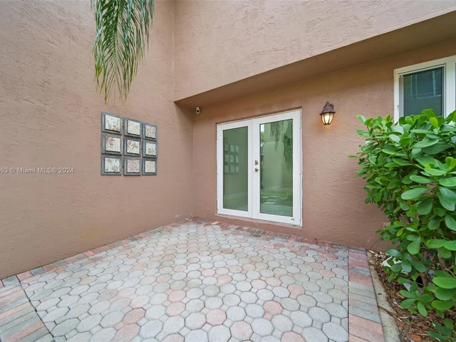 16050 SW 89th Ave Rd, Palmetto Bay FL 33157