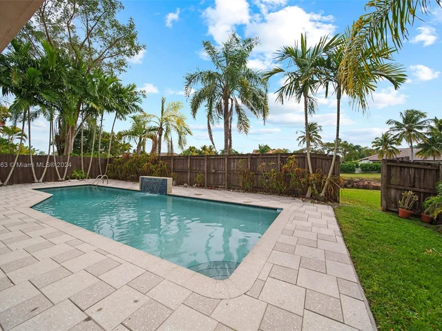 16050 SW 89th Ave Rd, Palmetto Bay FL 33157