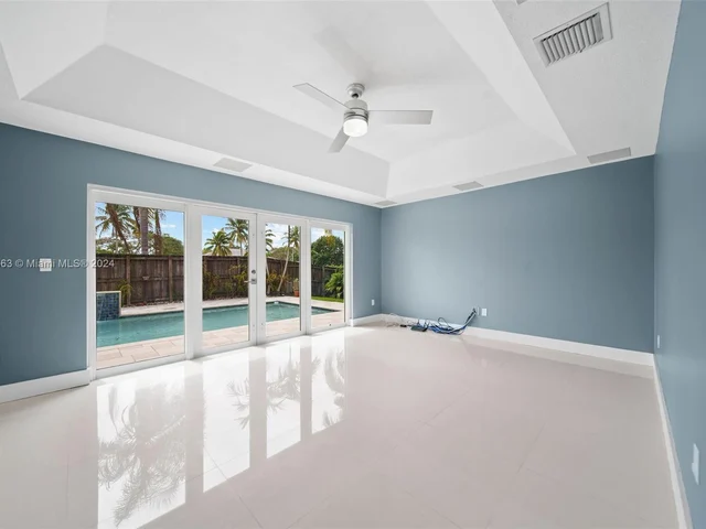 16050 SW 89th Ave Rd, Palmetto Bay FL 33157