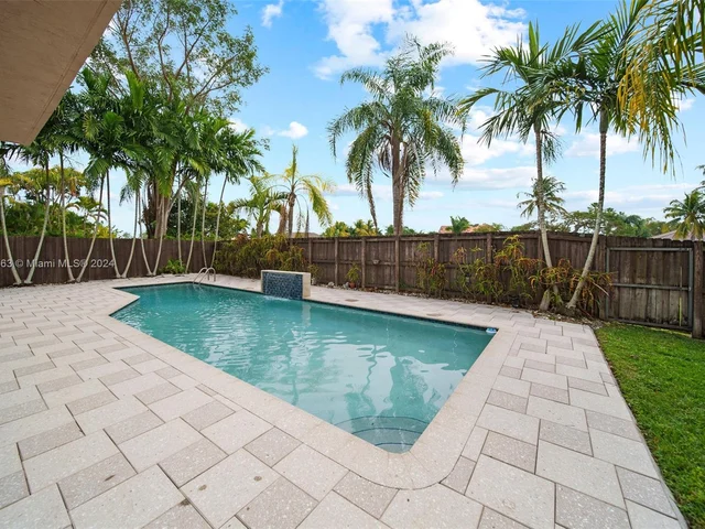 16050 SW 89th Ave Rd, Palmetto Bay FL 33157