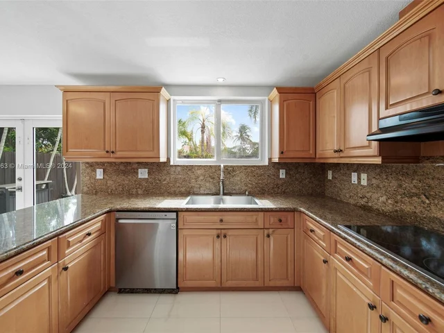 16050 SW 89th Ave Rd, Palmetto Bay FL 33157