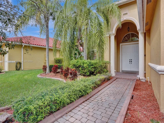 18691 SW 12th St, Pembroke Pines FL 33029