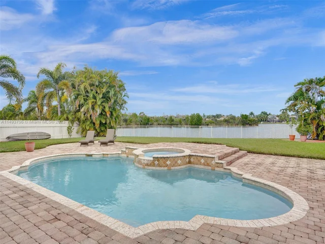 18691 SW 12th St, Pembroke Pines FL 33029