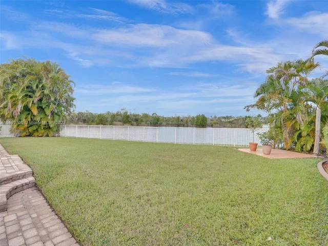 18691 SW 12th St, Pembroke Pines FL 33029