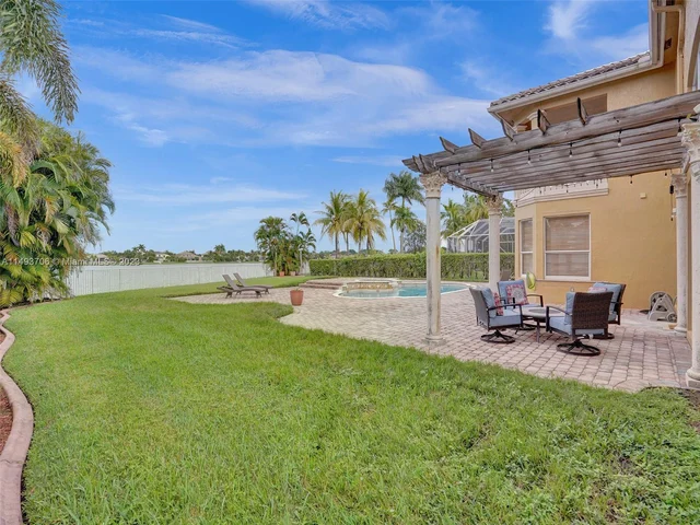 18691 SW 12th St, Pembroke Pines FL 33029