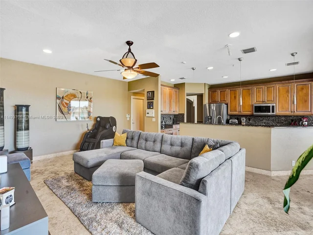 18691 SW 12th St, Pembroke Pines FL 33029