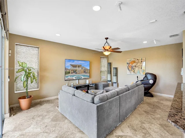 18691 SW 12th St, Pembroke Pines FL 33029