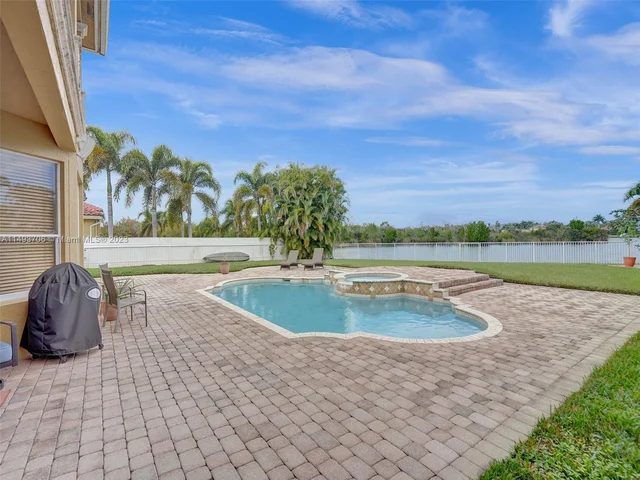 18691 SW 12th St, Pembroke Pines FL 33029