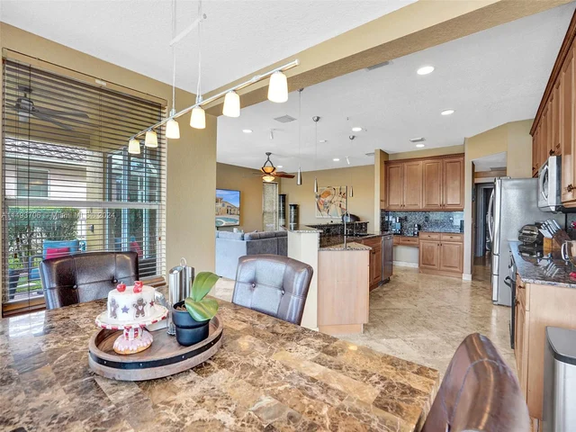 18691 SW 12th St, Pembroke Pines FL 33029