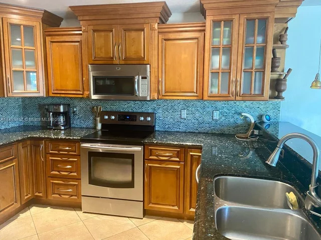 4046 Eastridge Dr, Deerfield Beach FL 33064