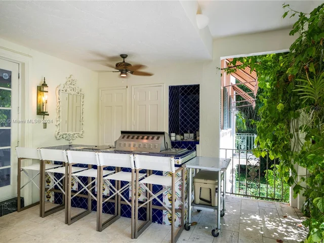 7111 Los Pinos Blvd, Coral Gables FL 33143