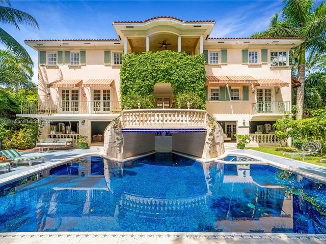 7111 Los Pinos Blvd, Coral Gables FL 33143