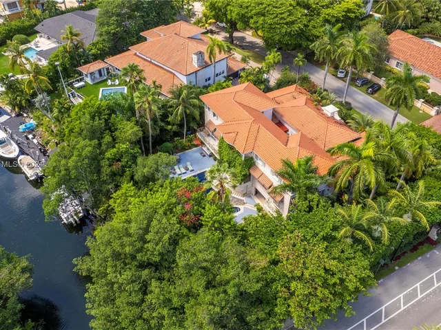 7111 Los Pinos Blvd, Coral Gables FL 33143