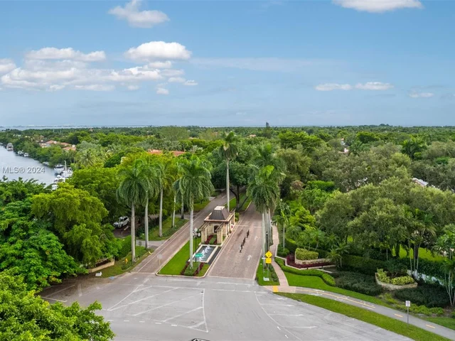 7111 Los Pinos Blvd, Coral Gables FL 33143
