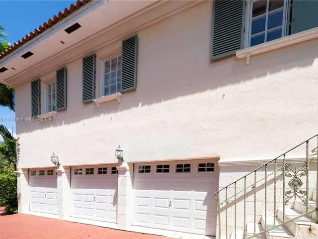 7111 Los Pinos Blvd, Coral Gables FL 33143