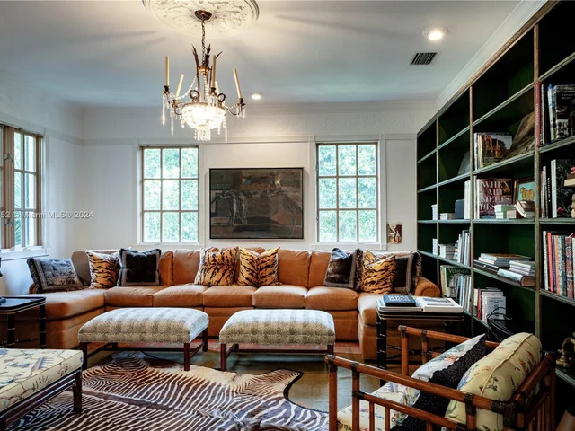 7111 Los Pinos Blvd, Coral Gables FL 33143