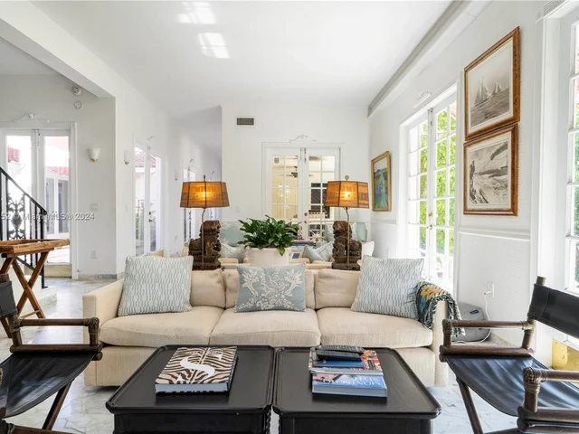 7111 Los Pinos Blvd, Coral Gables FL 33143