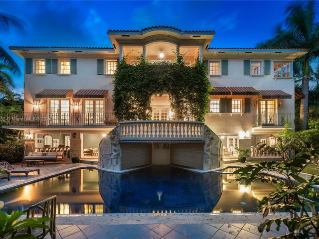 7111 Los Pinos Blvd, Coral Gables FL 33143