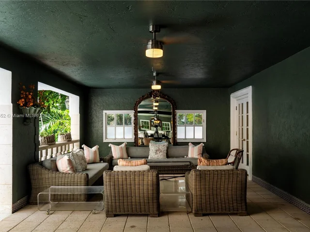 7111 Los Pinos Blvd, Coral Gables FL 33143