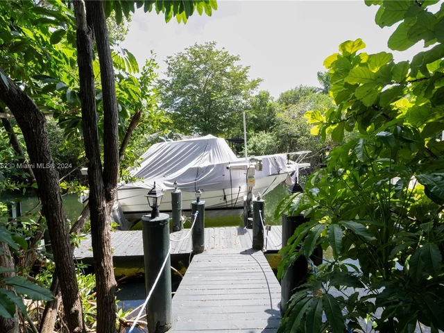 7111 Los Pinos Blvd, Coral Gables FL 33143