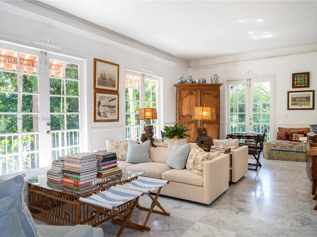 7111 Los Pinos Blvd, Coral Gables FL 33143