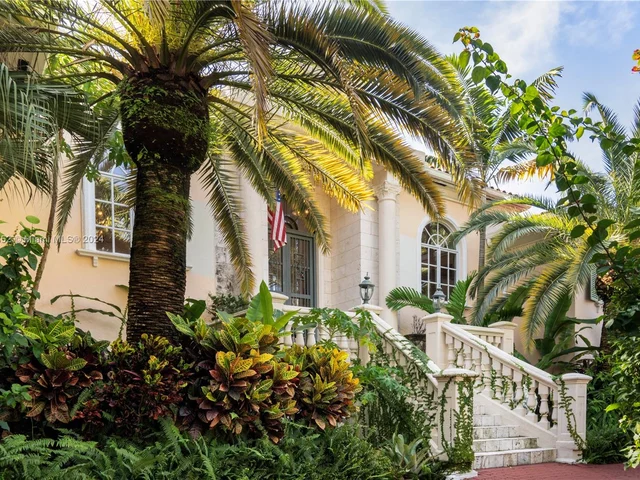 7111 Los Pinos Blvd, Coral Gables FL 33143