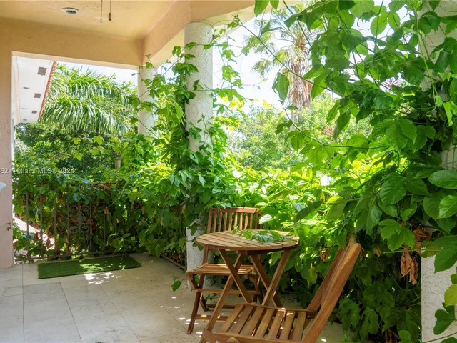 7111 Los Pinos Blvd, Coral Gables FL 33143