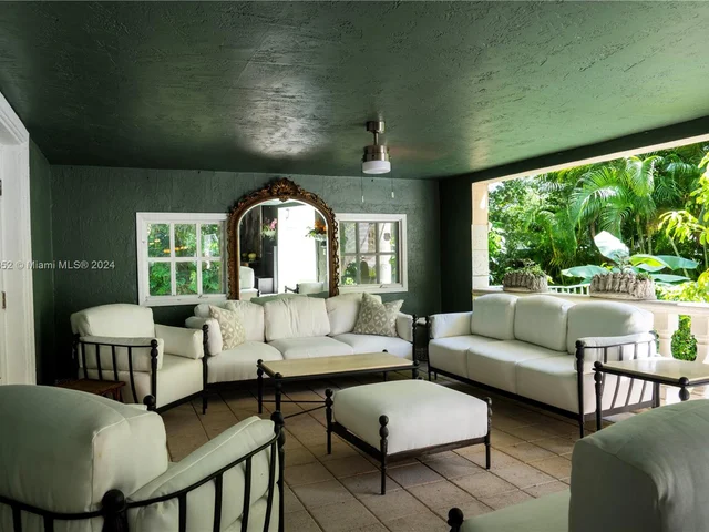 7111 Los Pinos Blvd, Coral Gables FL 33143