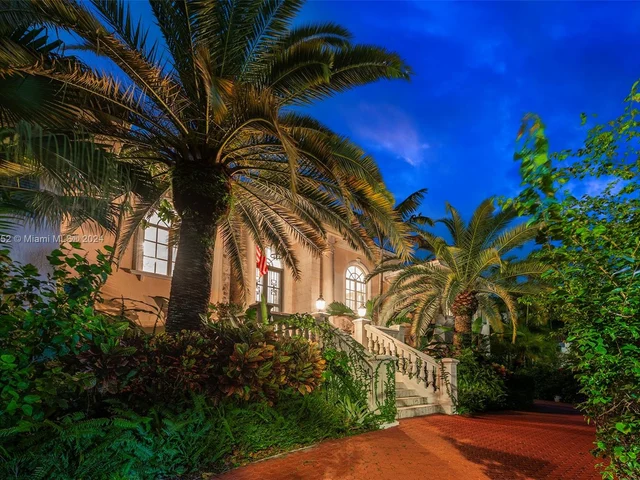 7111 Los Pinos Blvd, Coral Gables FL 33143