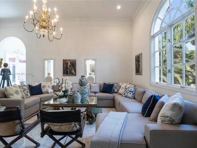 7111 Los Pinos Blvd, Coral Gables FL 33143