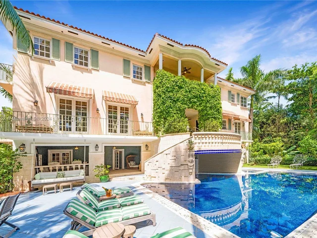 7111 Los Pinos Blvd, Coral Gables FL 33143