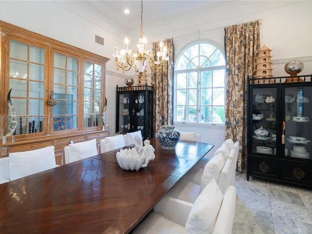 7111 Los Pinos Blvd, Coral Gables FL 33143