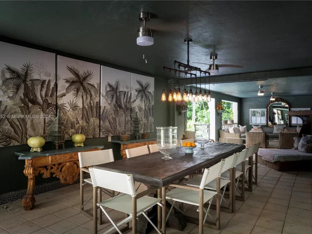 7111 Los Pinos Blvd, Coral Gables FL 33143