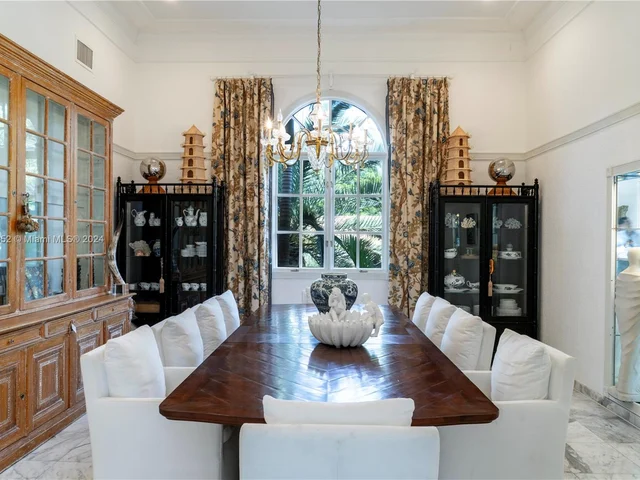 7111 Los Pinos Blvd, Coral Gables FL 33143