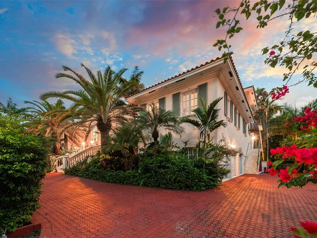 7111 Los Pinos Blvd, Coral Gables FL 33143