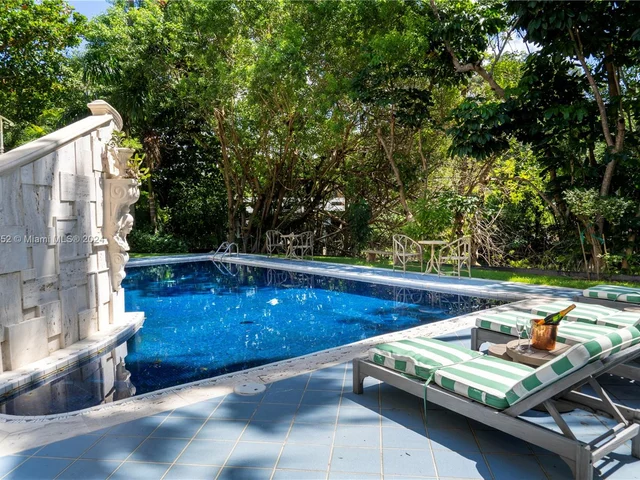 7111 Los Pinos Blvd, Coral Gables FL 33143