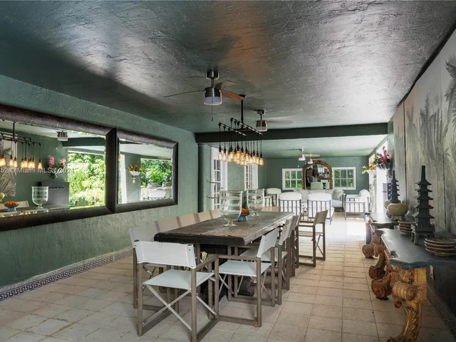 7111 Los Pinos Blvd, Coral Gables FL 33143