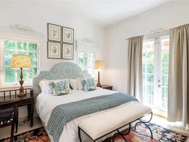 7111 Los Pinos Blvd, Coral Gables FL 33143