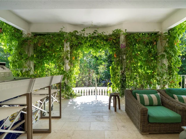 7111 Los Pinos Blvd, Coral Gables FL 33143