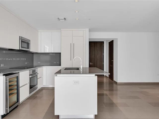 88 SW 7th St # 806, Miami FL 33130