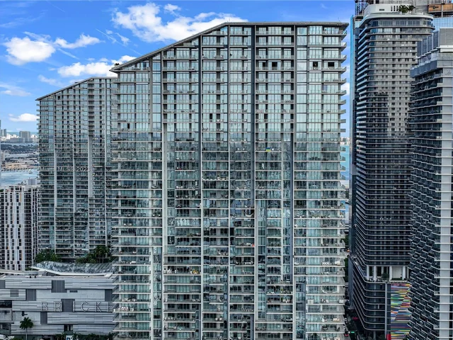 88 SW 7th St # 806, Miami FL 33130