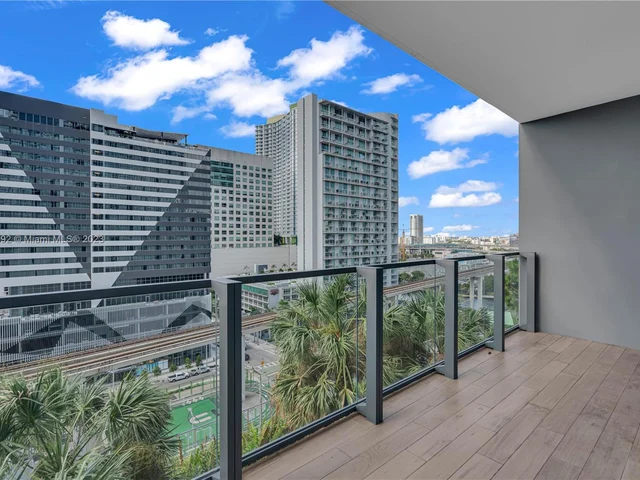 88 SW 7th St # 806, Miami FL 33130