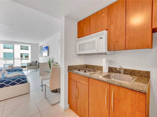 1200 Brickell Bay Dr # 2410, Miami FL 33131